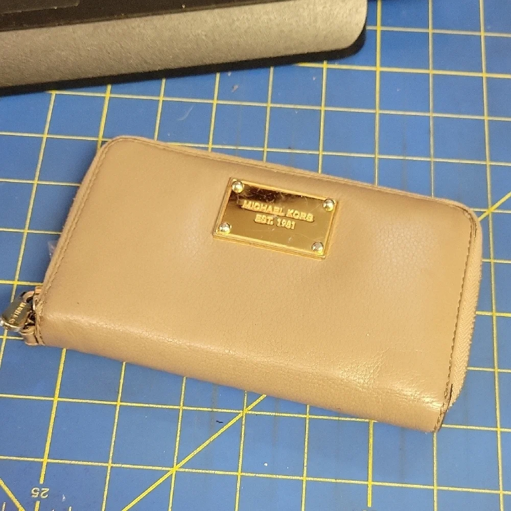 Michael Kors Taupe Zippee Wrislet Wallet with Gold Hardware 7x4x1 Preloved